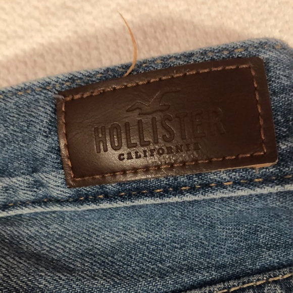 hollister low rise ripped boyfriend jean! - Picture 4 of 4